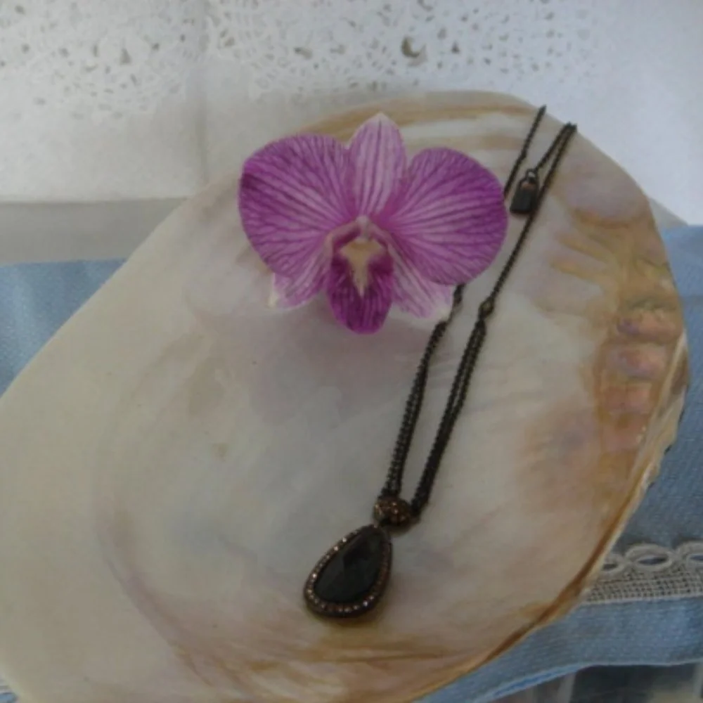 Ellen Tracy Necklace & Earring Set lovely‎ Unique
